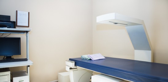 Ansicht eines DXA-Knochendichtemessgeräts