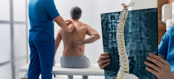 Behandlung eines Patienten mit Rückenproblemen