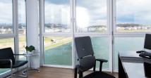 Büro mit Ausblick auf den Phönix-See
